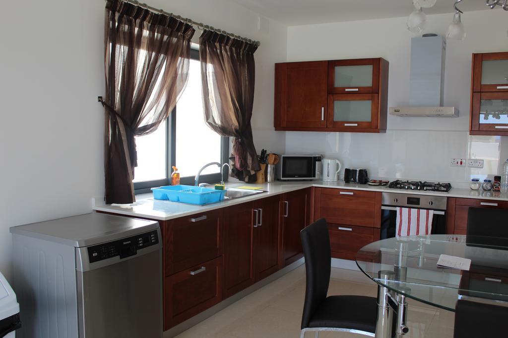 Aurora Apartment Mellieha Bagian luar foto