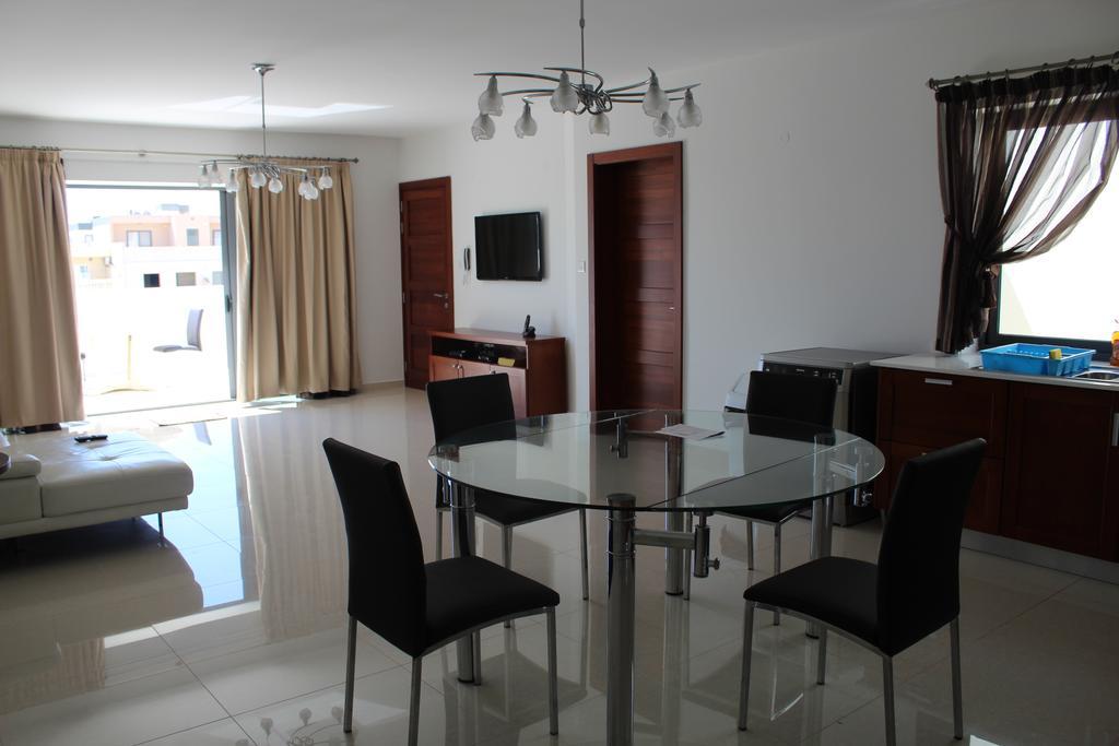Aurora Apartment Mellieha Bagian luar foto