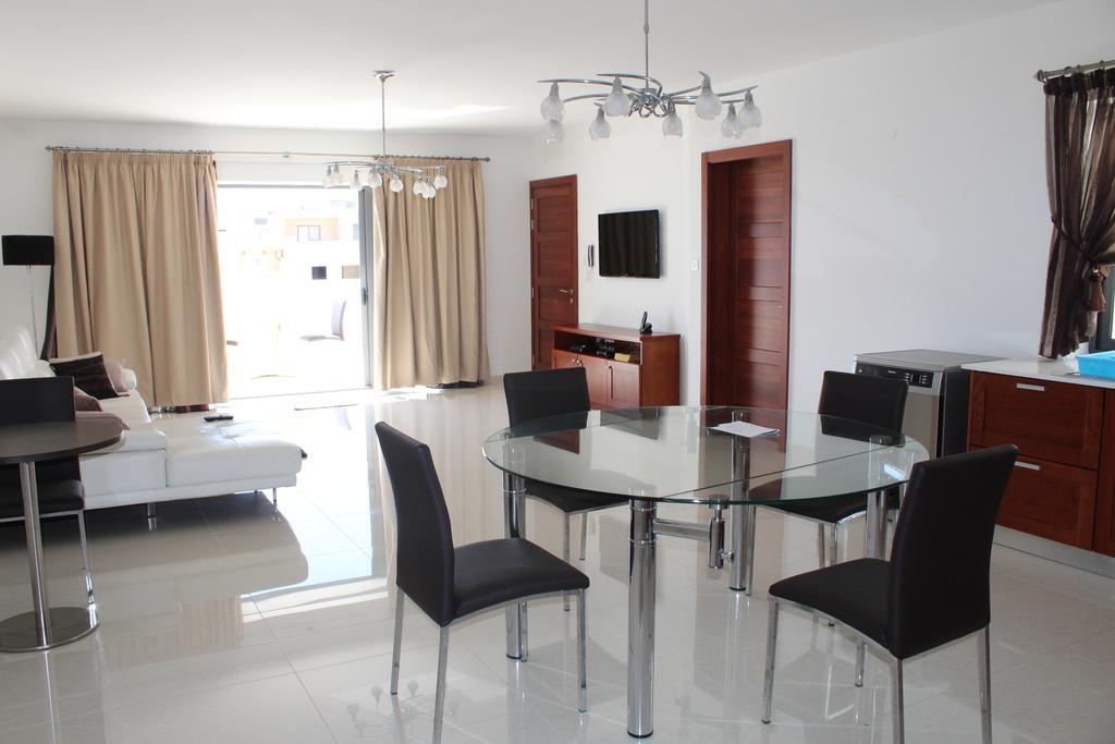 Aurora Apartment Mellieha Bagian luar foto