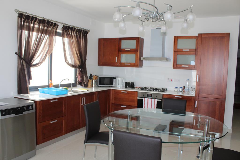 Aurora Apartment Mellieha Bagian luar foto
