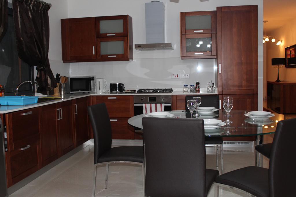 Aurora Apartment Mellieha Bagian luar foto