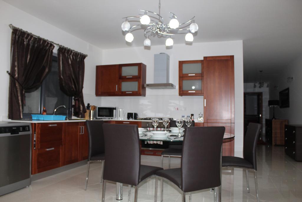 Aurora Apartment Mellieha Bagian luar foto