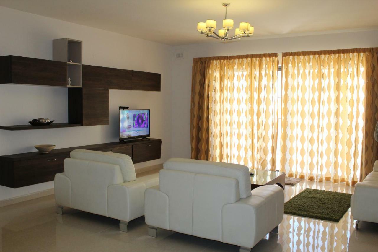 Aurora Apartment Mellieha Bagian luar foto